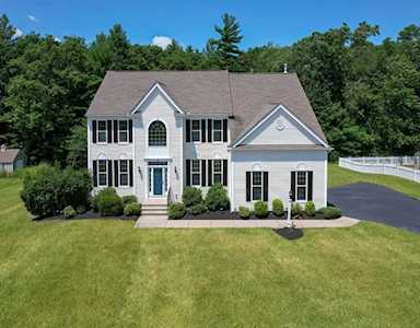 16 Francis Dr Upton, MA 01568