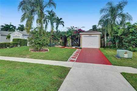 18740 Shauna Manor Dr Boca Raton, FL 33496