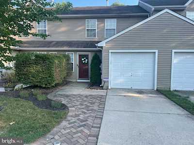 9 Meadowrue Ln Sicklerville, NJ 08081