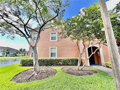 8060 N Nob Hill Rd #102 Tamarac, FL 33321