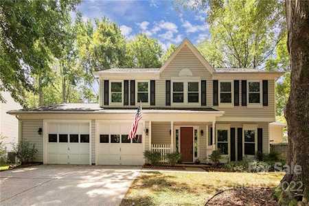 2500 Crescent Knoll Dr Matthews, NC 28105