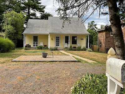 48 Robinwood Dr Scituate, RI 02831