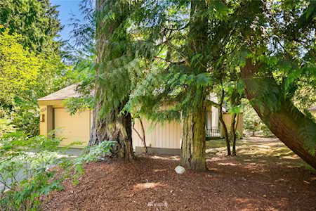 2428 Sahalee Dr W Sammamish, WA 98074