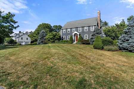 15 Alprilla Farm Rd Hopkinton, MA 01748