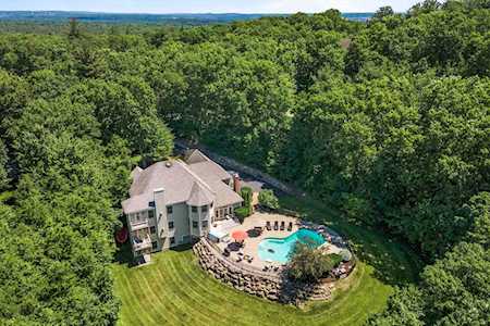 71 Barrington Dr Bedford, NH 03110