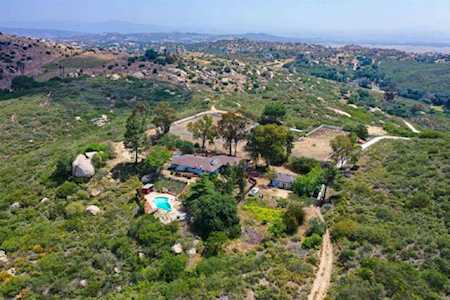 16520 Green Valley Truck Trail Ramona, CA 92065