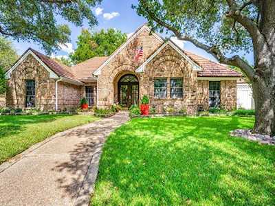 3100 Woodridge Drive Hurst, TX 76054