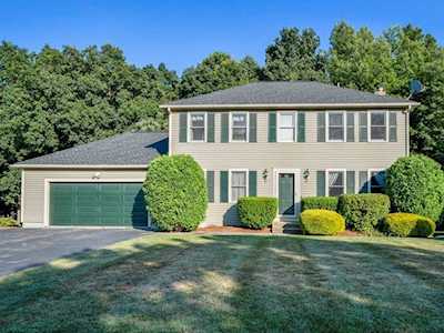 11 Pheasant Hill Dr Shrewsbury, MA 01545