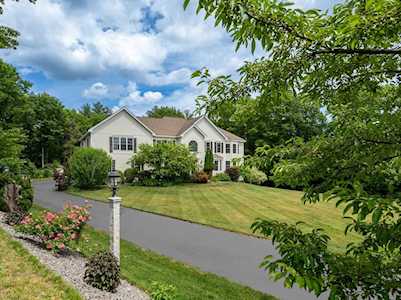 119 Mulberry Ln Pelham, NH 03076
