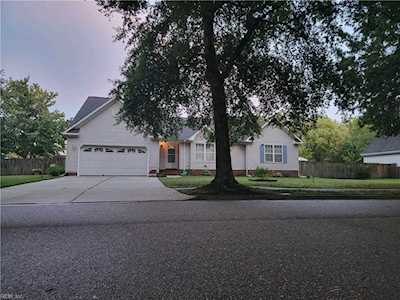 2128 Whitley Abbey Dr Virginia Beach, VA 23456