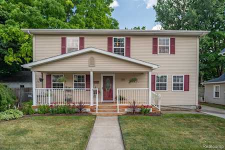 308 1st St Fenton, MI 48430