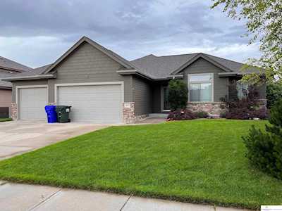 18076 Honeysuckle Dr Omaha, NE 68022