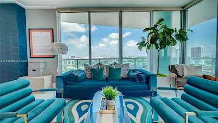 900 Biscayne Blvd #2512 Miami, FL 33132