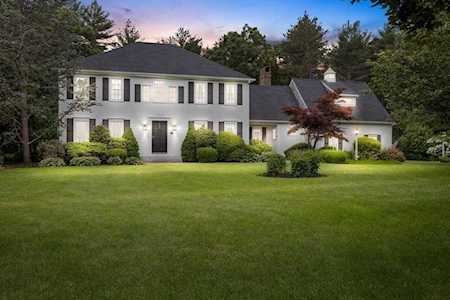 6 Round Hill Rd Kingston, MA 02364