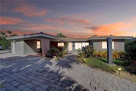1620 Poinsettia Dr Fort Lauderdale, FL 33305