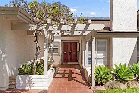 5452 Caminito Herminia La Jolla, CA 92037