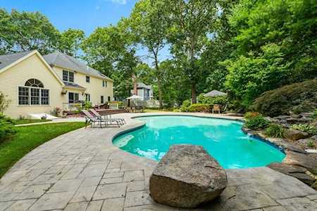 16 Old Stable Dr Mansfield, MA 02048