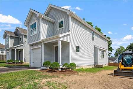 23 W Earle St Cumberland, RI 02864