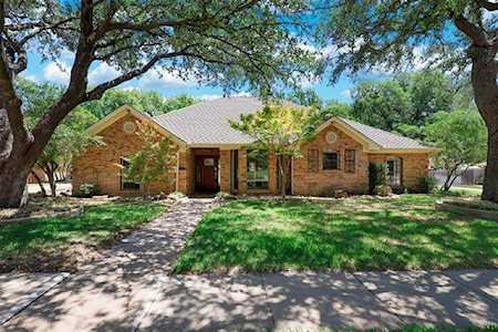 3836 Laurel Lane Bedford, TX 76021