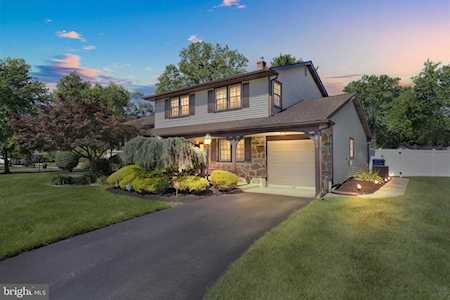 803 Waterford Drive Cinnaminson, NJ 08077