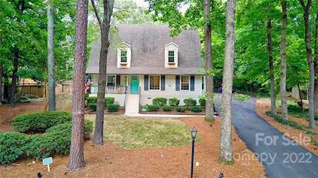 2 Sandy Cove Rd Lake Wylie, SC 29710