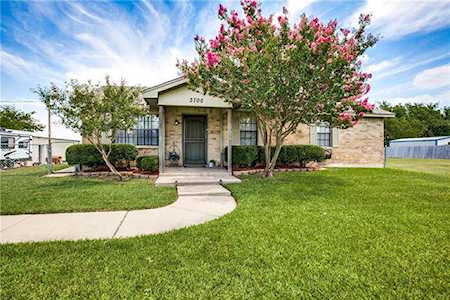 3700 High Meadows Drive Alvarado, TX 76009