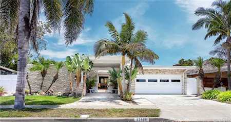 17164 Edgewater Ln Huntington Beach, CA 92649