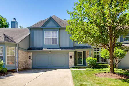 153 W Fox Hill Dr Buffalo Grove, IL 60089