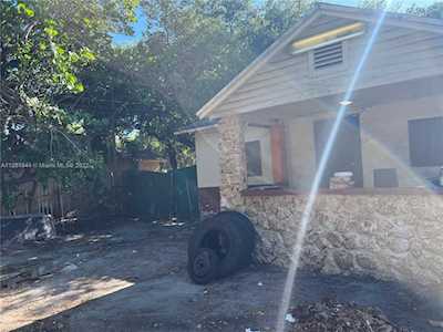 8012 NW 10th Ct Miami, FL 33150