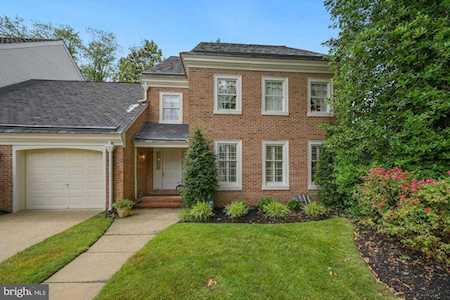 31 Foxwood Dr Moorestown, NJ 08057