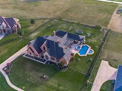 1211 Tee Box Place Grand Prairie, TX 75104