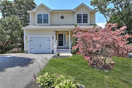 232 Iroquois Rd Cumberland, RI 02864