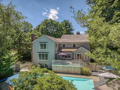 4 Mayflower Rd Winchester, MA 01890