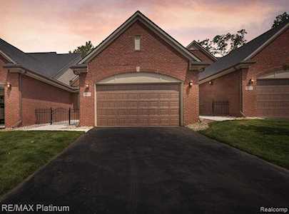 3517 Bay Harbor Dr Brighton Twp, MI 48114