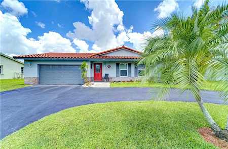 8539 NW 18th Pl Coral Springs, FL 33071
