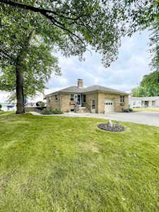 1061 Chapman Lake Drive Warsaw, IN 46582