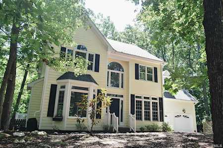 909 Stable Ridge Drive Holly Springs, NC 27540