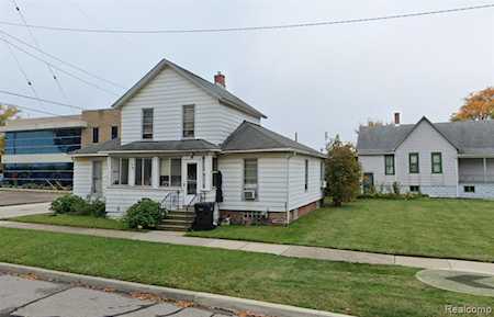 95 Mulberry St Wyandotte, MI 48192