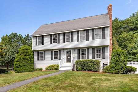 61 Regina S Dr Tewksbury, MA 01876