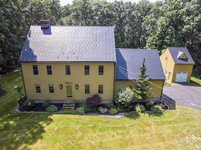 34 Hilltop Dr Bellingham, MA 02019