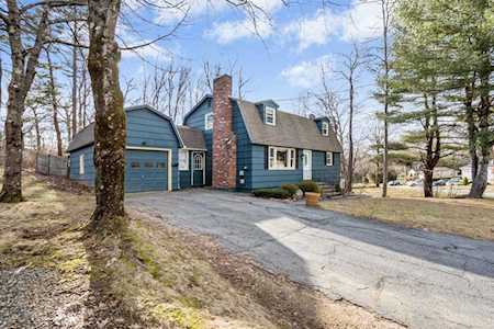 26 Mayflower Cir Leicester, MA 01524