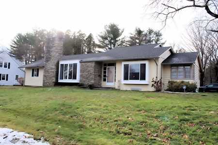 17 Blanchard Dr Southbridge, MA 01550