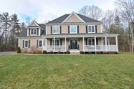 3 Puffer Dr Mendon, MA 01756