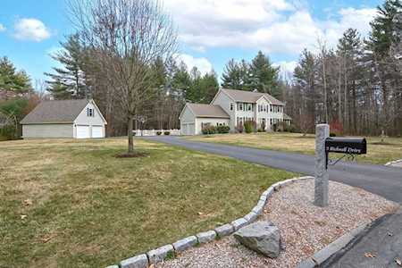 3 Bicknell Dr Mendon, MA 01756