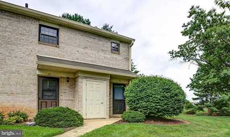 31 Valleybrook Dr Lancaster, PA 17601