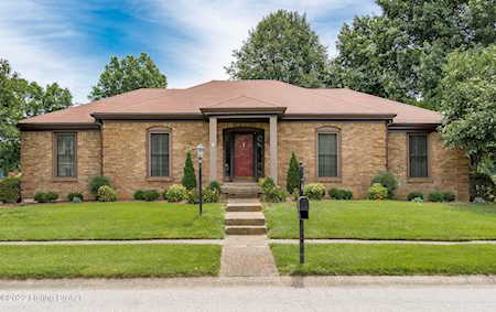 8200 Regency Woods Way Louisville, KY 40220