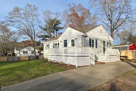 33 Arrowhead Dr Wareham, MA 02532