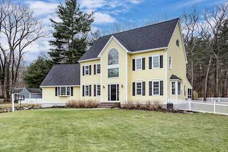 6 Mckenzie Ln Foxboro, MA 02035