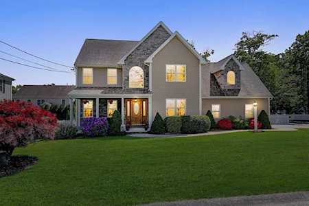 85 Mayes Ave Somerset, MA 02726