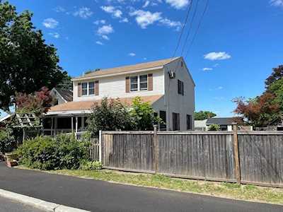 22 Mount Auburn St Lawrence, MA 01843